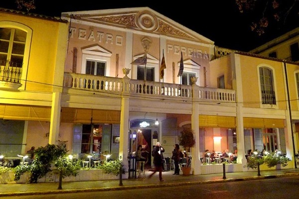 Fachada del Teatro Pereyra en Ibiza