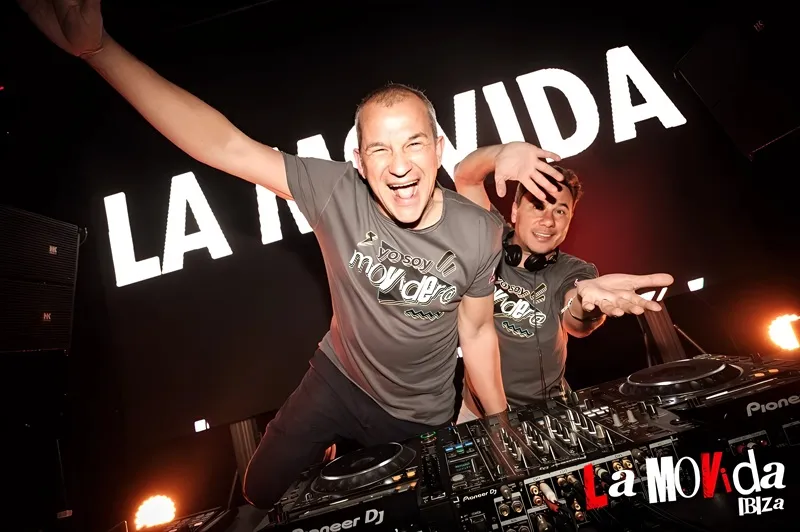 La Movida Ibiza: Djs Petit y Vázquez