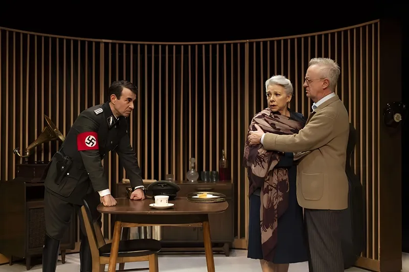 Teatro en Can Ventosa: Música para Hitler. Ibiza 2025 (Eivissa): Escena de la obra
