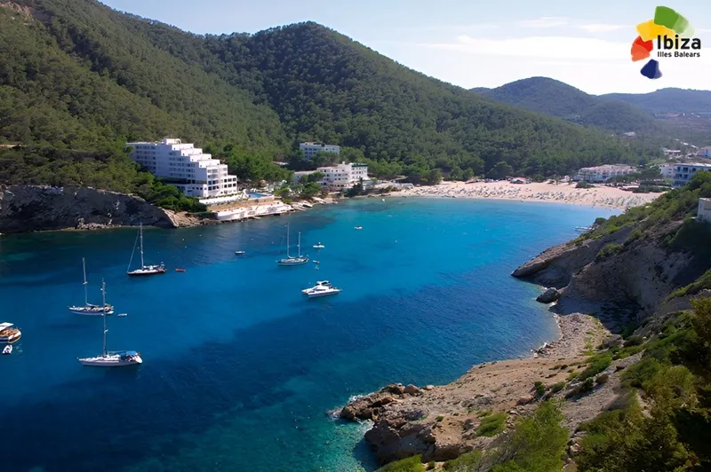 Cala Llonga, Santa Eulària des Riu, Eivissa
