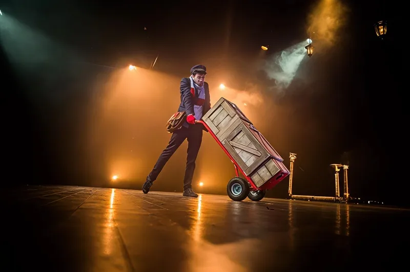 The Postman en Can Ventosa - Espectáculo de Magia Teatral de Txema Màgic