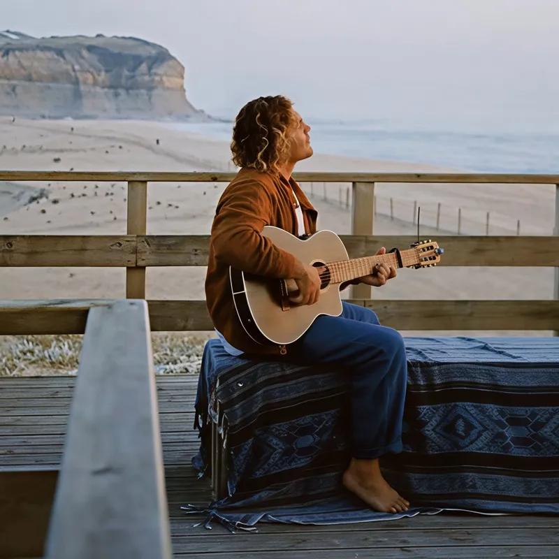 Toni Costa a la guitarra