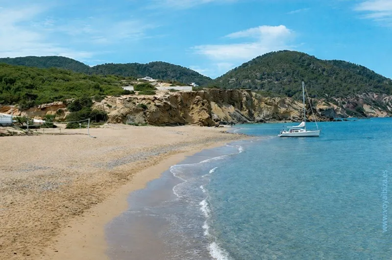 Playa de Es Figueral en Santa Eulària des Riu, Ibiza