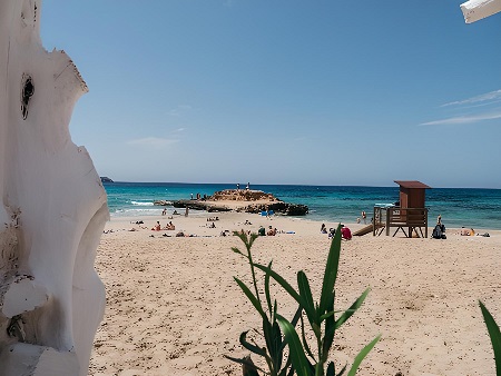 Detalle de Cala Tarida en Sant Josep, Ibiza