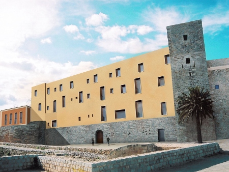 Castillo de Ibiza versión Parador Nacional de Turismo
