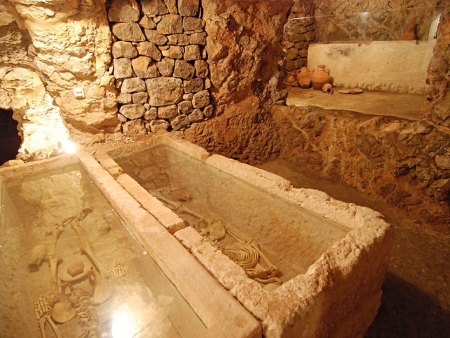 Necrópolis Púnica de Puig des Molins en Ibiza: Hipogeo de la mula