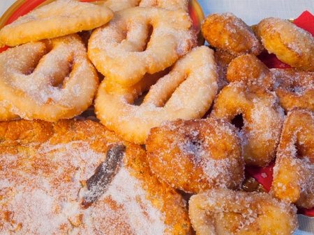 Orelletes, Bunyols (buñuelos) y flaó: Postres de Ibiza