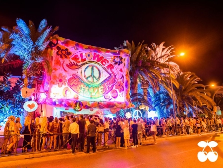 Fiesta Flower Power: Entrada a la discoteca