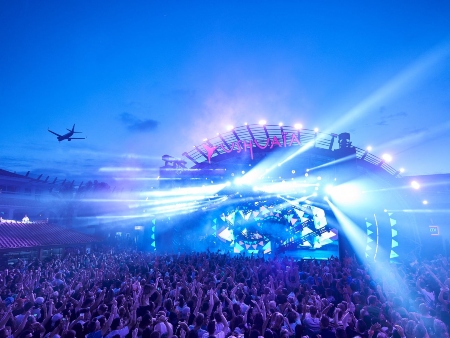 Discoteca Ushuaia Ibiza: Fiesta F∗∗∗ ME - I'M FAMOUS!