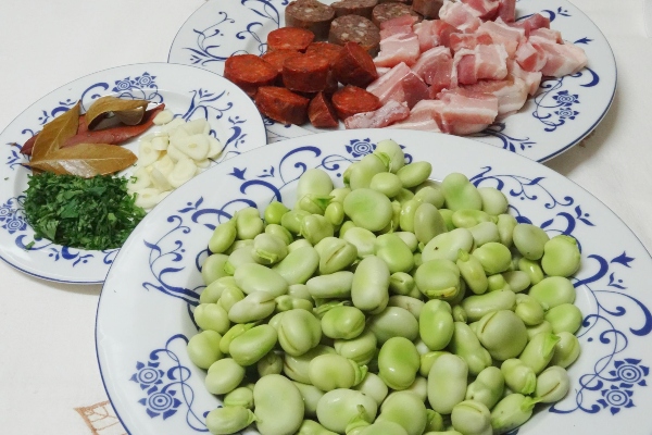 Ingredientes para el plato FAVES OFEGADES: 'Habas ahogadas' o 'habas sofocadas'