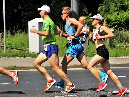 Atletas en competición. XV CURSA DE SA SOBRASSADA (Carrera de la sobrasada)  2023: Semimaratón por relevos. Fiestas de Santa Gertrudis de Fruitera, Ibiza (Eivissa)