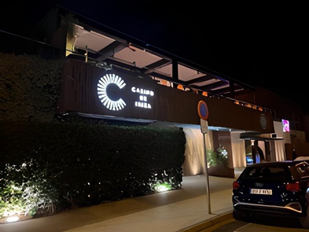 Fachada del Casino de Ibiza (Foto de Rodrigo BLoise en Google Maps)