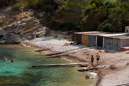 Casetas de pescadores en Cala Llentrisca, Sant Josep, Ibiza