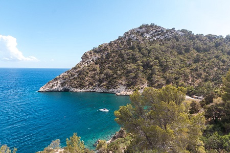 Promontorios y acantilados en Cala Llentrisca, Sant Josep, Ibiza