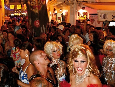 Ambiente nocturno en el Barrio de la Marina, Ibiza