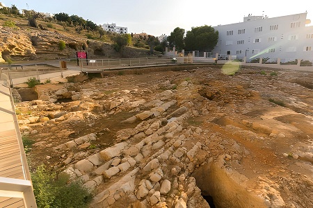Zona de tumbas frente al Museo Monográfico