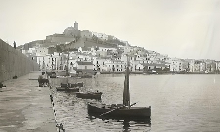 Puerto de Ibiza. La Marina. Exposición de Robert Sternau