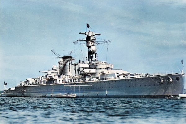 El Acorazado Deutschland en 1936