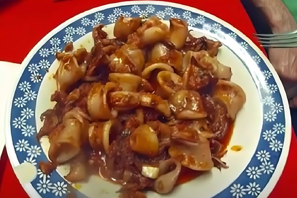 Plato de Calamares con Sobrasada. Recetas de Ibiza y Formentera