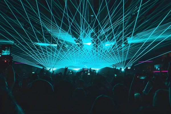 La noche de Ibiza (Eivissa): Fiesta en discoteca