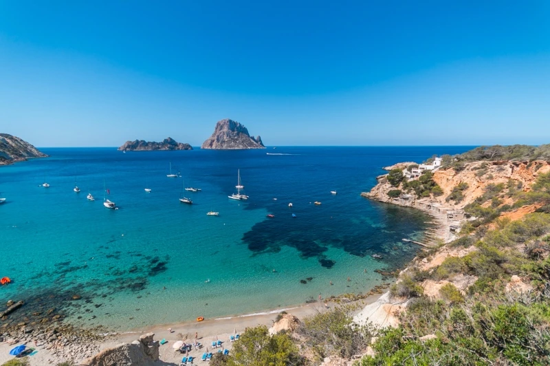 Vista de Cala d'Hort en San José, Ibiza (Eivissa)