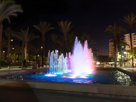 Vista nocturna del Passeig de ses Fonts, Sant Antoni (Ibiza)