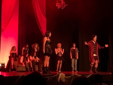 Representación teatral de Artes Pavón