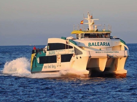 Ferry Balearia en alta mar
