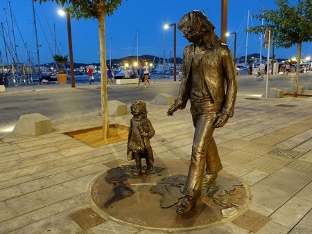Estatuas en el Paseo Marítimo de Ibiza