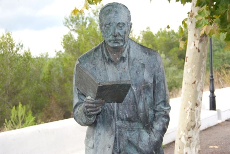 Estatua de Mariano Villangómez