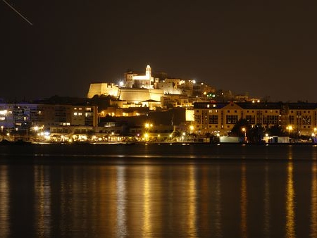 Vista nocturna Dalt Vila y Catedral