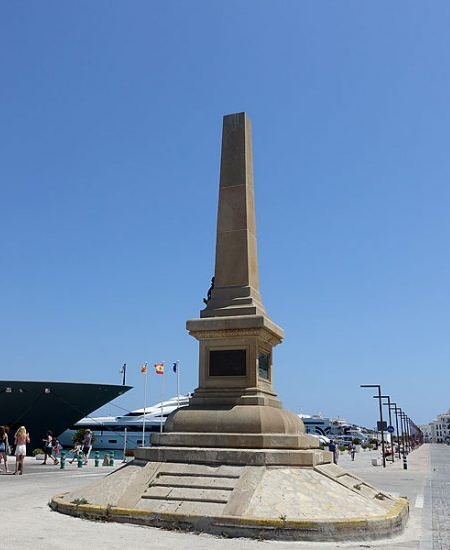 Monumento a los corsarios. Puerto de Ibiza