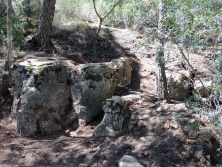 Formaciones rocosas al pie del Puig de s’Argentera