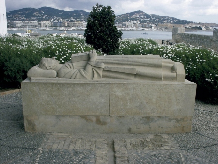 Estatua yacente de Guillem de Montgrí