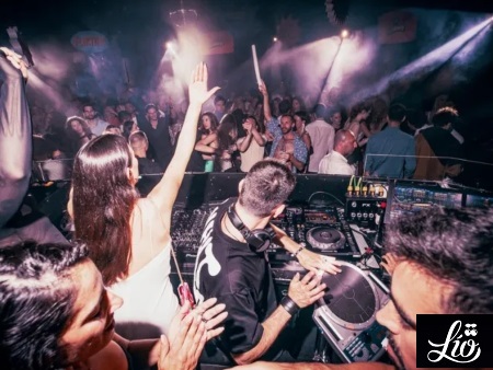 Cabina DJ en Lío Ibiza