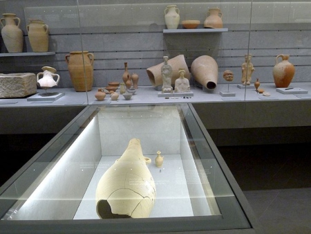 Detalle de piezas en exposición en el Museo
