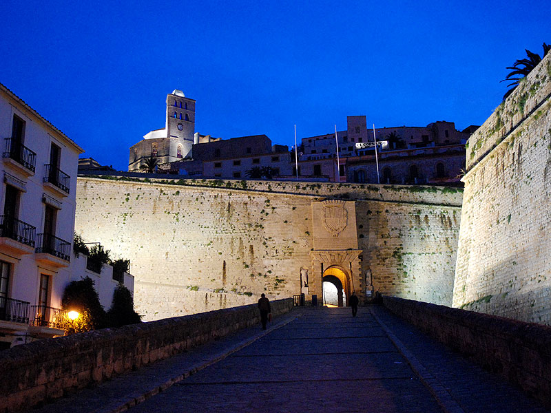 El Portal de Ses Taules, el principal acceso al recinto amurallado de Eivissa