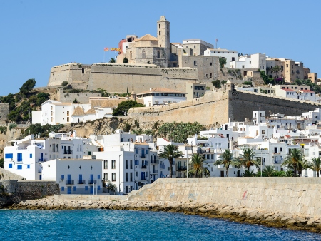 Vista Dalt Vila desde entrada al Puerto de Ibiza