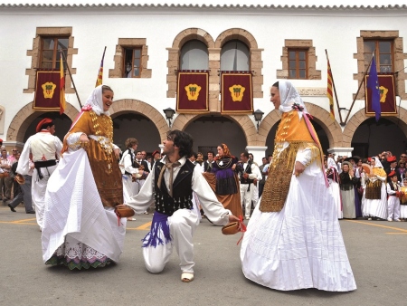 Exhibición de «ball pagès» (baile típico) en Sant Miquel de Balansat