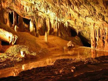 Interior de la Cueva de Can Marçà