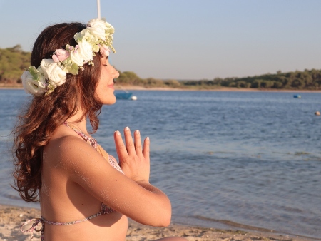 Yoga y meditación frente al mar en Ibiza