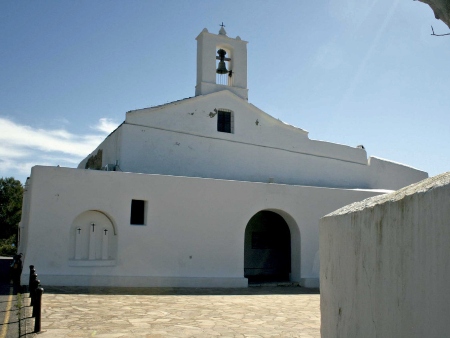 Vista frontal de la Iglesia