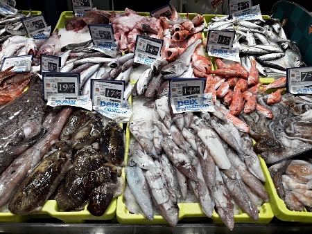 Peix Nostrum Ibiza: pescado en el puesto de venta