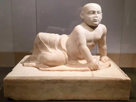 Estatua votiva (Abdashtart I?) hallada en el santuario de Eshmún