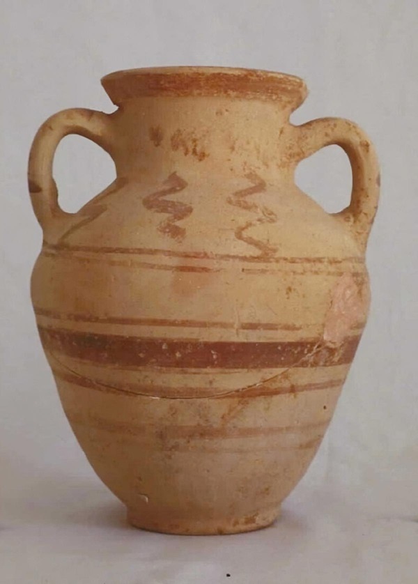 Jarra encontrada en el yacimiento arqueológico de ca na Jondala