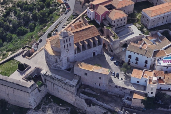 Vista aérea Dalt Vila, Museo Arqueológico de Ibiza y Formentera