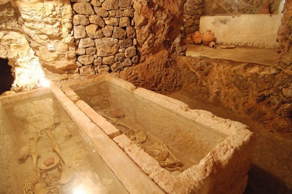 Tumbas Necrópolis Puig des Molins, Ibiza