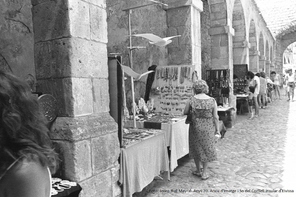Mercado de Artesanía recinto amurallado de Ibiza