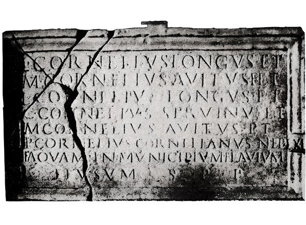 Inscripción romana hallada en Ibiza y que Joan Antoni Deví trasladó a Perpinyá en la segunda mitad del s. XVI