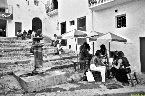 Escaleras y fuente en sa Drassaneta, hacia Dalt Vila